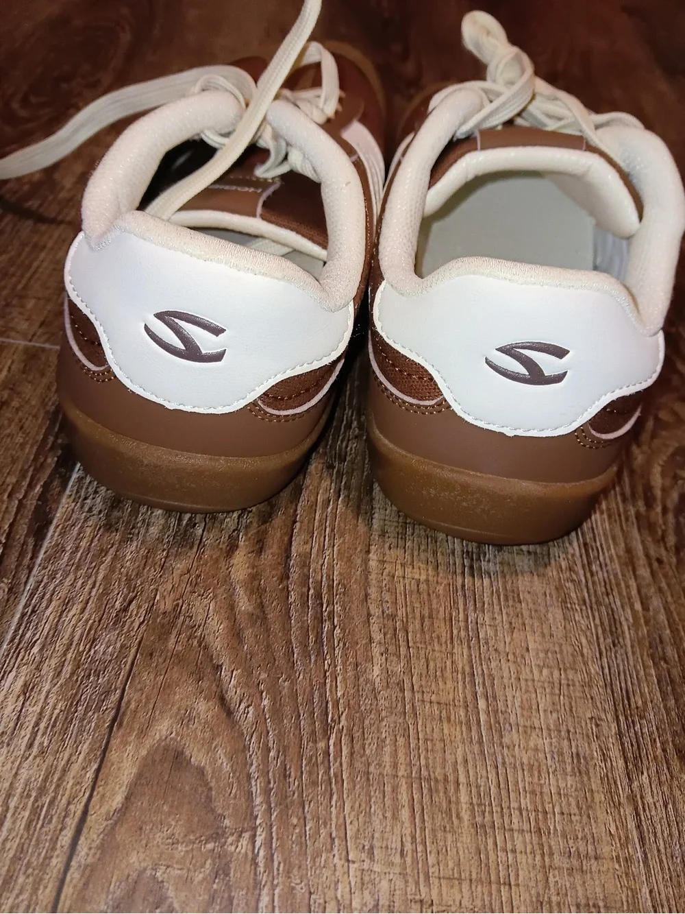 Hobibear Brown and White Low-Top Sneaker